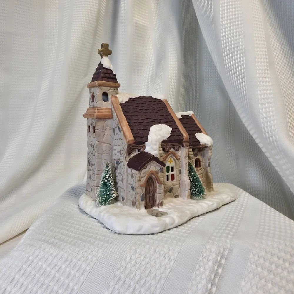 Christmas‎ Valley Hand Painted Porcelain Church Collector's Series Vintage 1991